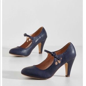 Navy heels